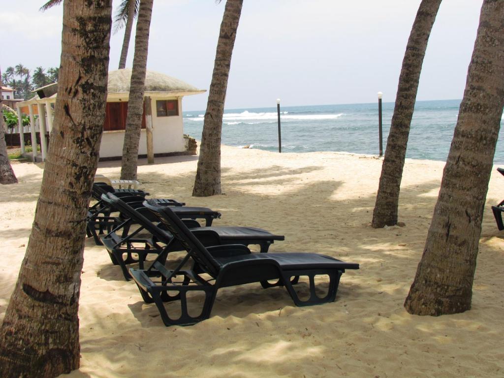 Miltons Beach Resort Унаватуна Экстерьер фото