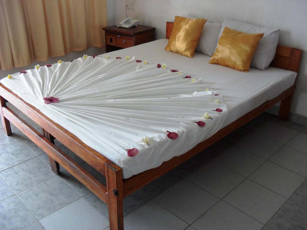 Miltons Beach Resort Унаватуна Номер фото