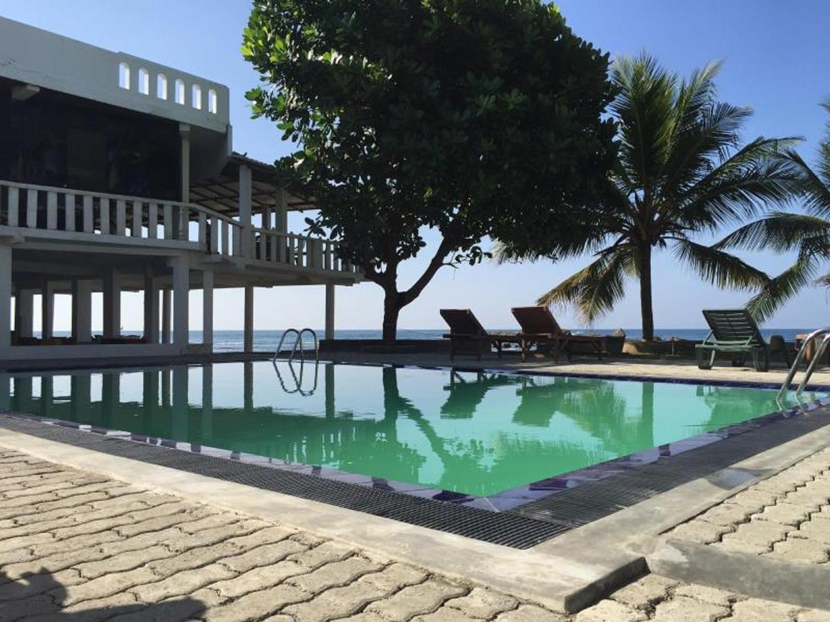 Miltons Beach Resort Унаватуна Экстерьер фото