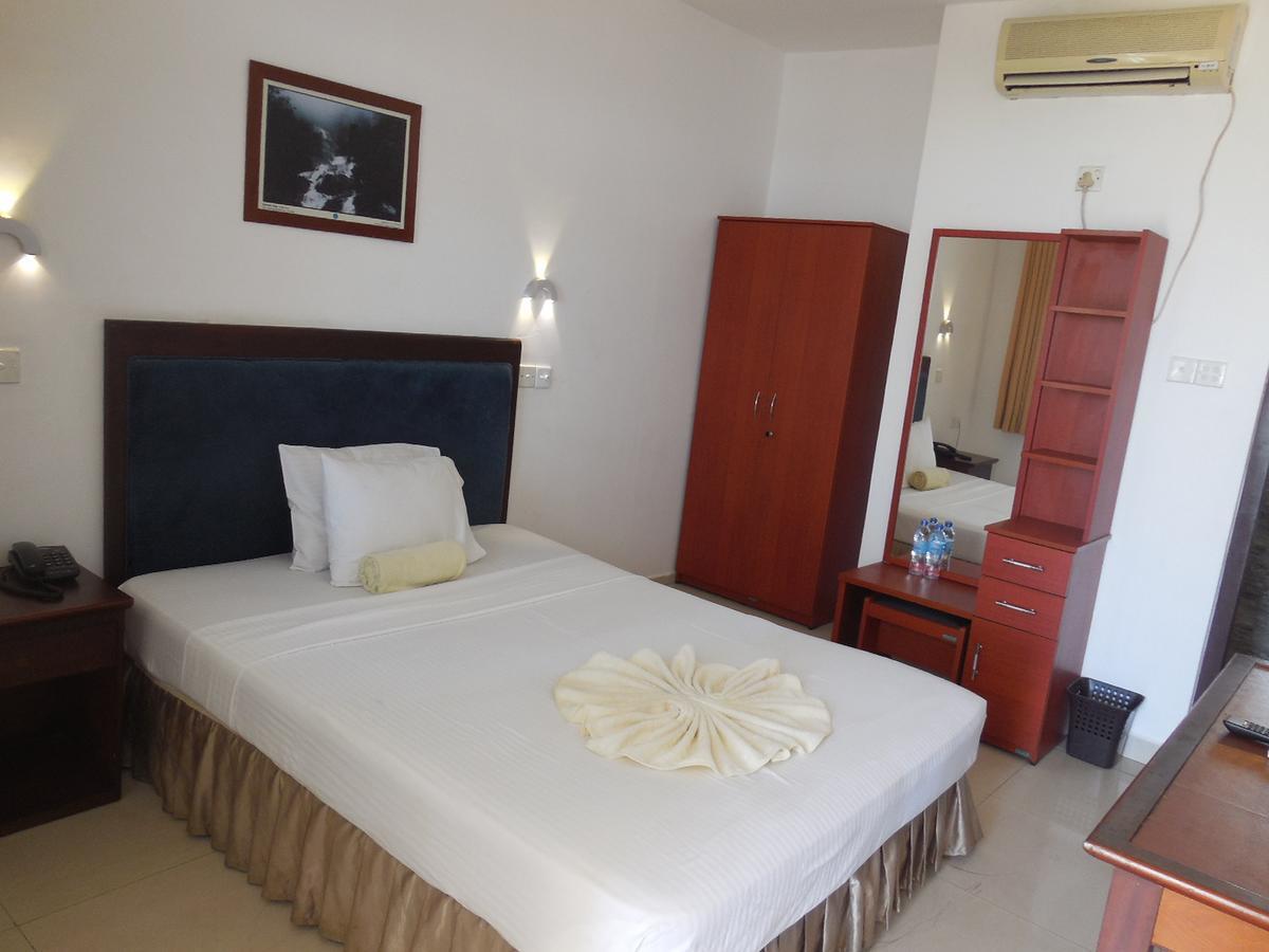 Miltons Beach Resort Унаватуна Экстерьер фото