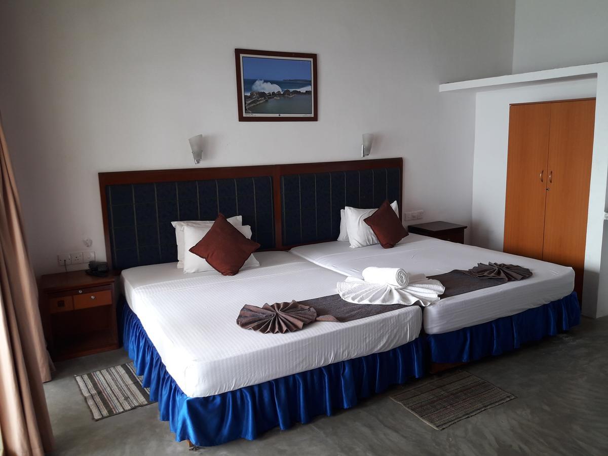 Miltons Beach Resort Унаватуна Экстерьер фото