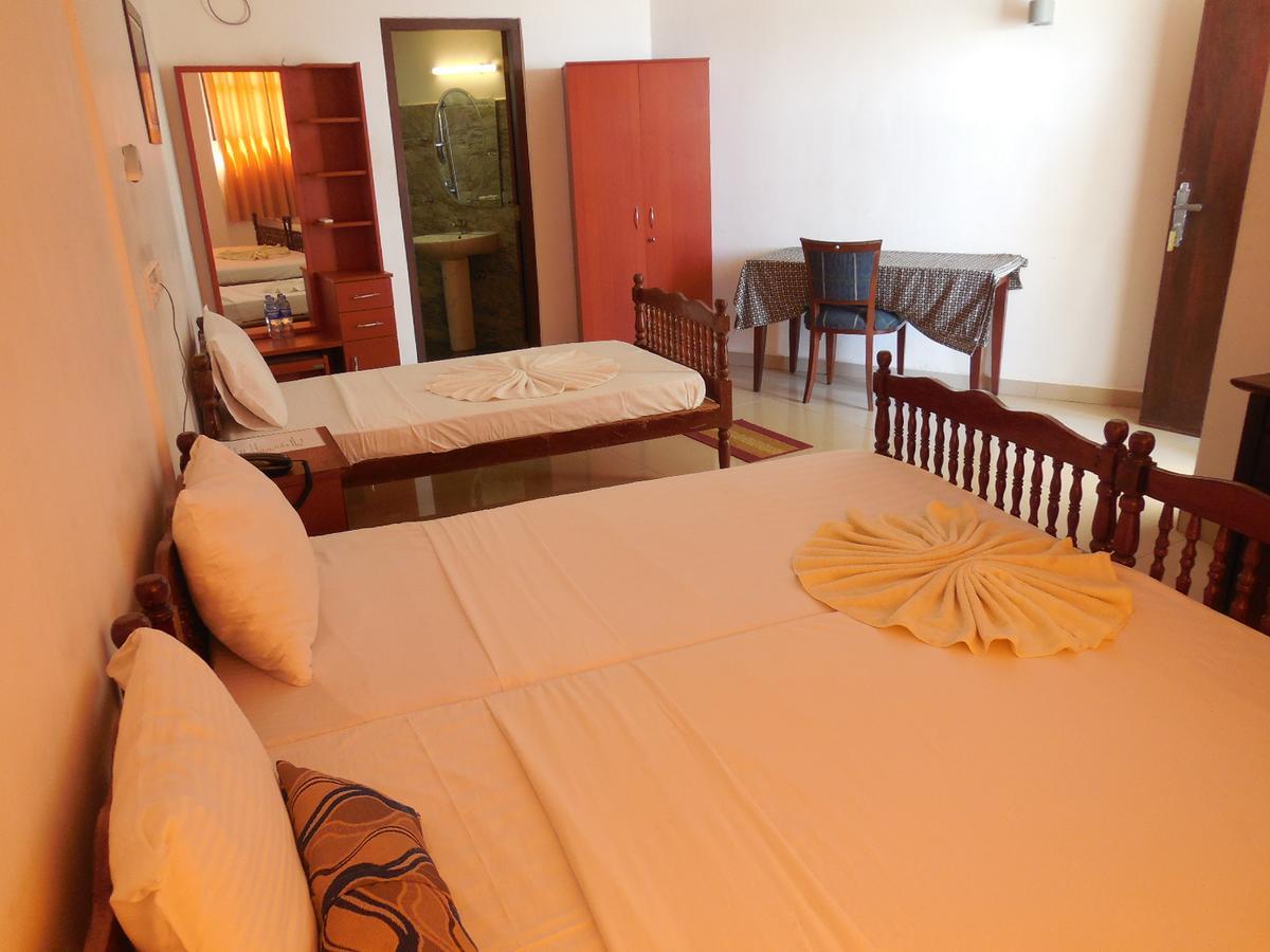 Miltons Beach Resort Унаватуна Экстерьер фото