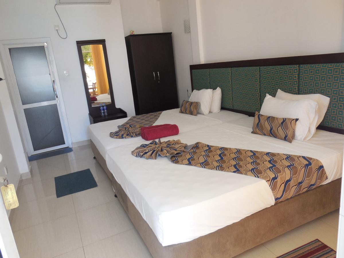 Miltons Beach Resort Унаватуна Экстерьер фото