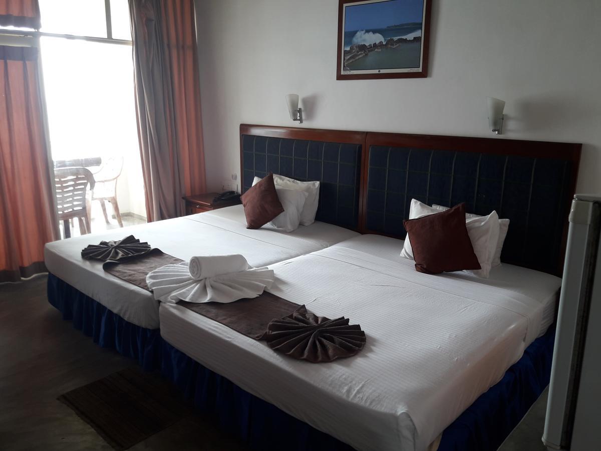 Miltons Beach Resort Унаватуна Экстерьер фото