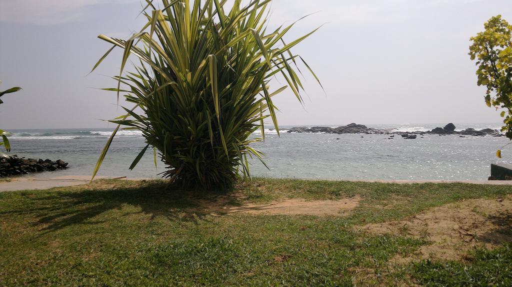 Miltons Beach Resort Унаватуна Экстерьер фото