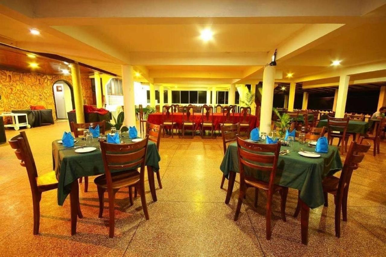 Miltons Beach Resort Унаватуна Экстерьер фото