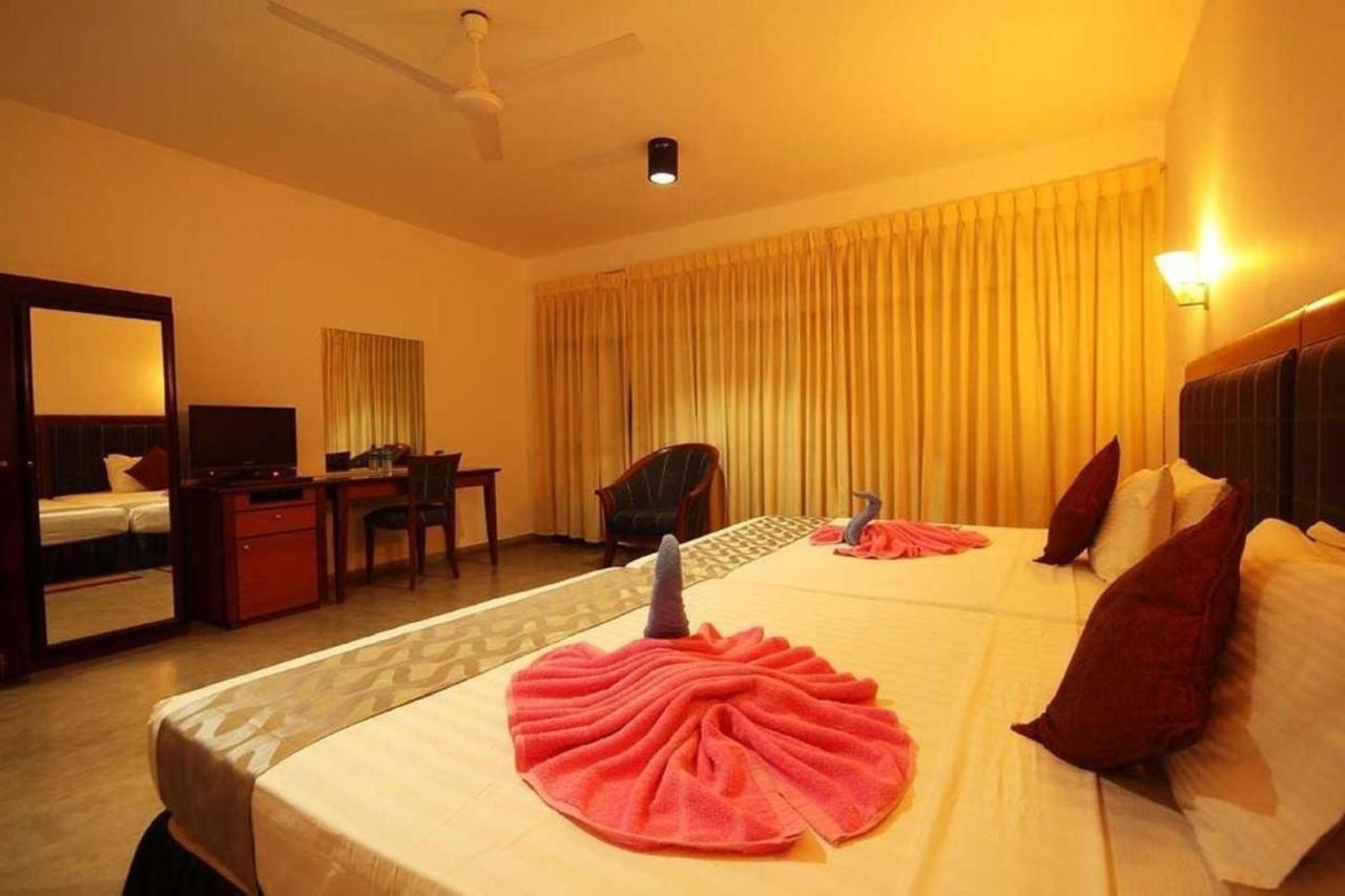 Miltons Beach Resort Унаватуна Экстерьер фото