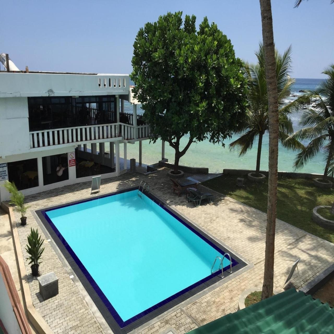 Miltons Beach Resort Унаватуна Экстерьер фото